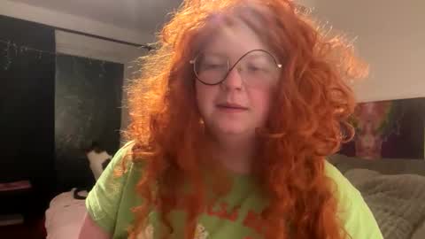 Snapshot of yungnotinnocent chatting on 12/18/25, 10:21 Etta and N online show from 12/18/25, 10:21