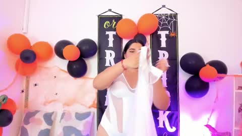 Snapshot of yunna7 chatting on 10/31/25, 11:11 Yunna online show from 10/31/25, 11:11