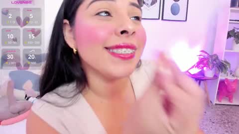 Snapshot of yunna7 chatting on 11/07/25, 11:32 Yunna online show from 11/07/25, 11:32