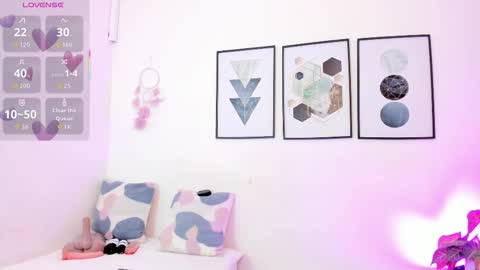 Snapshot of yunna7 chatting on 11/23/25, 11:32 Yunna online show from 11/23/25, 11:32