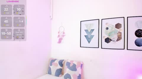 Snapshot of yunna7 chatting on 11/24/25, 11:32 Yunna online show from 11/24/25, 11:32