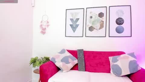 Snapshot of yunna7 chatting on 12/01/25, 11:37 Yunna online show from 12/01/25, 11:37