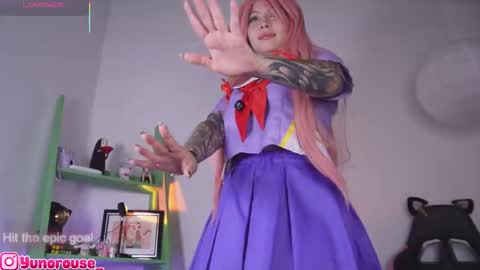 yunorose_ online show from 10/26/25, 06:41