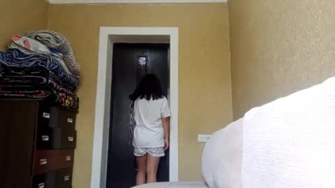 Snapshot of yuonneaquilar chatting on 10/30/25, 05:31 Yuna online show from 10/30/25, 05:31