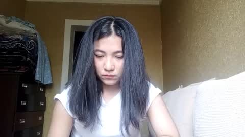 Snapshot of yuonneaquilar chatting on 11/03/25, 04:03 Yuna online show from 11/03/25, 04:03