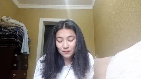 Snapshot of yuonneaquilar chatting on 11/04/25, 04:00 Yuna online show from 11/04/25, 04:00