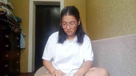 Snapshot of yuonneaquilar chatting on 11/05/25, 04:23 Yuna online show from 11/05/25, 04:23