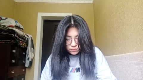 Snapshot of yuonneaquilar chatting on 11/07/25, 04:12 Yuna online show from 11/07/25, 04:12