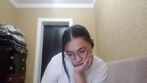 Snapshot of yuonneaquilar chatting on 11/14/25, 04:22 Yuna online show from 11/14/25, 04:22