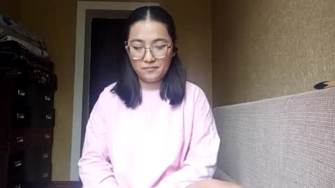 Snapshot of yuonneaquilar chatting on 11/16/25, 08:09 Yuna online show from 11/16/25, 08:09