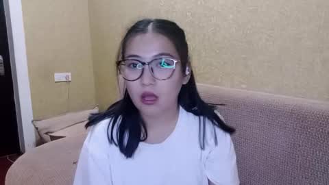 Snapshot of yuonneaquilar chatting on 11/24/25, 01:11 Yuna online show from 11/24/25, 01:11