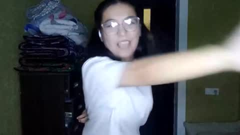 Snapshot of yuonneaquilar chatting on 12/03/25, 01:53 Yuna online show from 12/03/25, 01:53