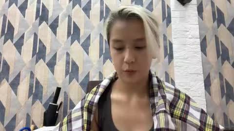 Snapshot of yuonnekehoe chatting on 10/24/25, 04:03 Kristi online show from 10/24/25, 04:03