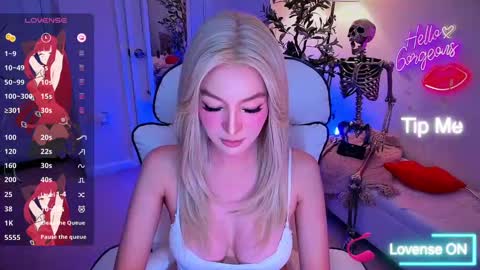 Snapshot of yurasiand0ll chatting on 09/29/25, 01:00 Sasa online show from 09/29/25, 01:00