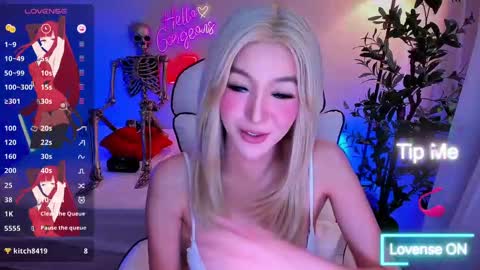 Snapshot of yurasiand0ll chatting on 10/22/25, 01:06 Sasa online show from 10/22/25, 01:06