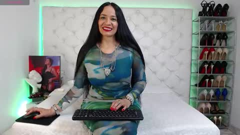 Snapshot of yury_m2_ chatting on 10/08/25, 02:53 2 online show from 10/08/25, 02:53