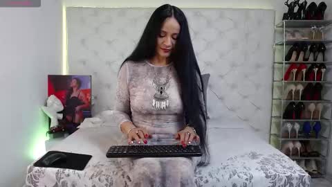 Snapshot of yury_m2_ chatting on 10/28/25, 02:59 2 online show from 10/28/25, 02:59