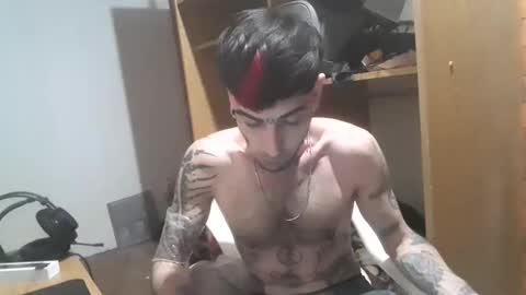 Snapshot of yuumis chatting on 10/16/25, 08:15 Yuumi online show from 10/16/25, 08:15