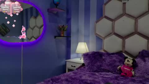 Snapshot of yvi_taylor chatting on 05/19/26, 12:44 yvi online show from 05/19/26, 12:44