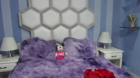 Snapshot of yvi_taylor chatting on 06/05/26, 12:22 yvi online show from 06/05/26, 12:22