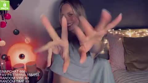 The Queen Bitch of the United Kingdom online show from 08/05/26, 05:43