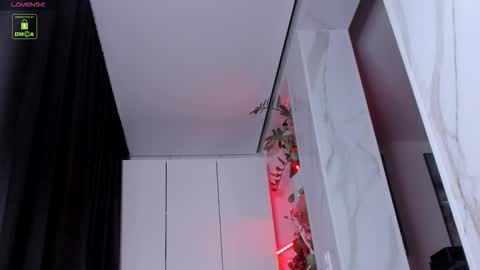 yvonne_miss online show from 09/30/25, 11:48