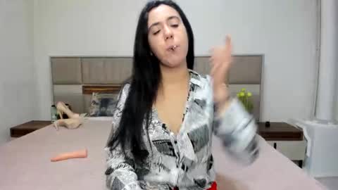 Snapshot of yvonnebabe chatting on 01/06/25, 06:25 yvonnebabe online show from 01/06/25, 06:25