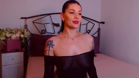 Snapshot of yvonneeverlee chatting on 11/10/25, 09:14 I V Y online show from 11/10/25, 09:14