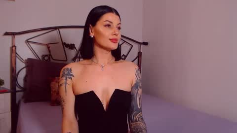 I V Y   online show from 04/27/26, 08:07