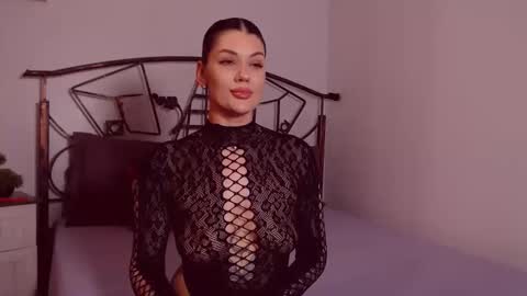 I V Y   online show from 04/28/26, 08:47