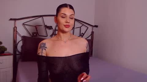 I V Y   online show from 04/30/26, 08:26