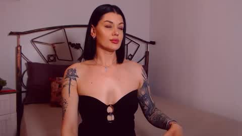 I V Y   online show from 05/09/26, 07:30