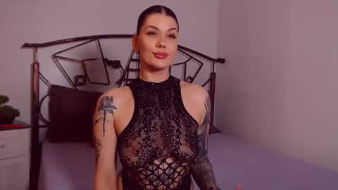 I V Y   online show from 05/15/26, 08:49