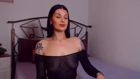 I V Y   online show from 05/16/26, 07:34