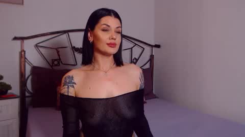 I V Y   online show from 05/16/26, 07:56