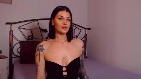 I V Y   online show from 05/20/26, 07:53