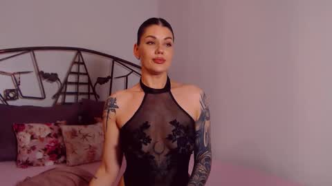 I V Y   online show from 05/21/26, 08:49