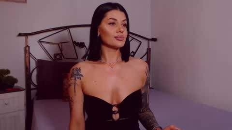 I V Y   online show from 06/01/26, 07:59