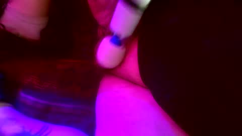 Snapshot of z0rl0c chatting on 10/20/25, 05:08 Z0RL0C online show from 10/20/25, 05:08