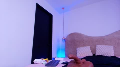 Snapshot of z_zoe_ chatting on 01/13/26, 03:01 Zoe online show from 01/13/26, 03:01