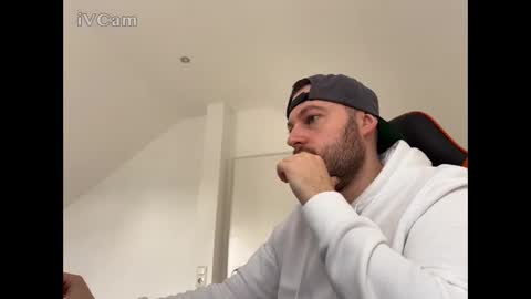 Snapshot of zac242421 chatting on 10/29/25, 10:39 TheZac online show from 10/29/25, 10:39