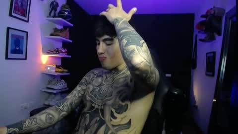 Snapshot of zac_muller1 chatting on 10/19/25, 02:01 zac_muller1 online show from 10/19/25, 02:01