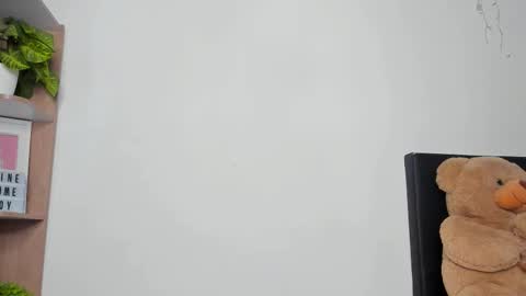 Snapshot of zack_and_alan chatting on 10/25/25, 04:02 zack online show from 10/25/25, 04:02