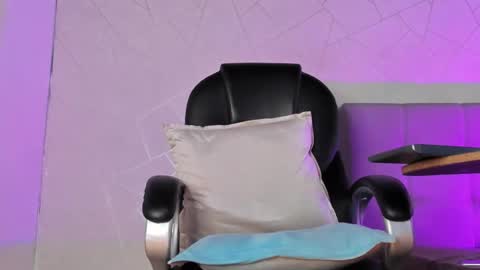 Snapshot of zack_conor chatting on 11/27/25, 05:04 zack conor online show from 11/27/25, 05:04