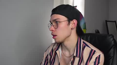 ZACK HUDDLE online show from 06/26/26, 04:44