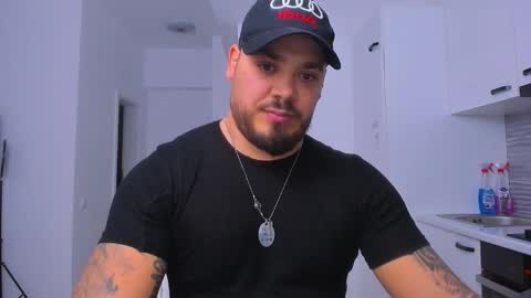 Snapshot of zackconnorsx chatting on 11/18/25, 01:00 Zack online show from 11/18/25, 01:00