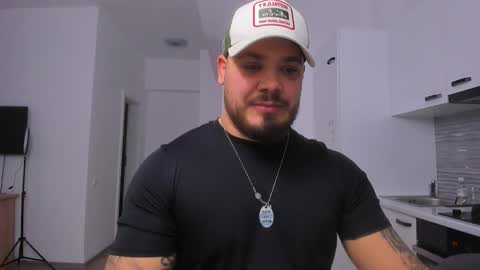 Snapshot of zackconnorsx chatting on 12/17/25, 10:27 Zack online show from 12/17/25, 10:27