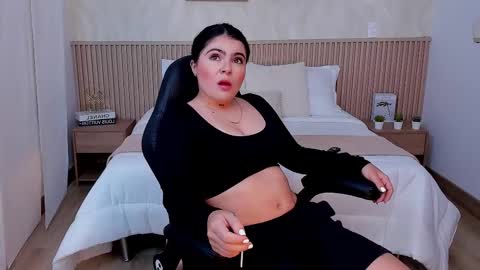  Laura  online show from 09/11/25, 06:41