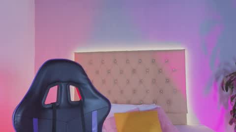 Snapshot of zafiro__brown chatting on 11/21/25, 11:53 Zafiro Brown online show from 11/21/25, 11:53