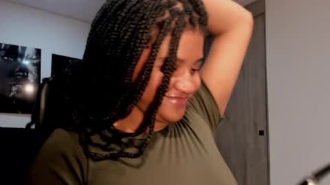 Snapshot of zahra_rose chatting on 10/03/25, 08:39 zahra_rose online show from 10/03/25, 08:39